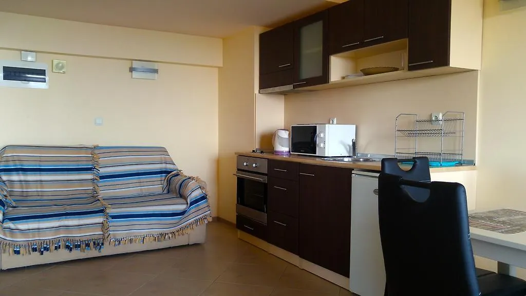 Europroperties Nikea Park غولدن ساندز 0*,